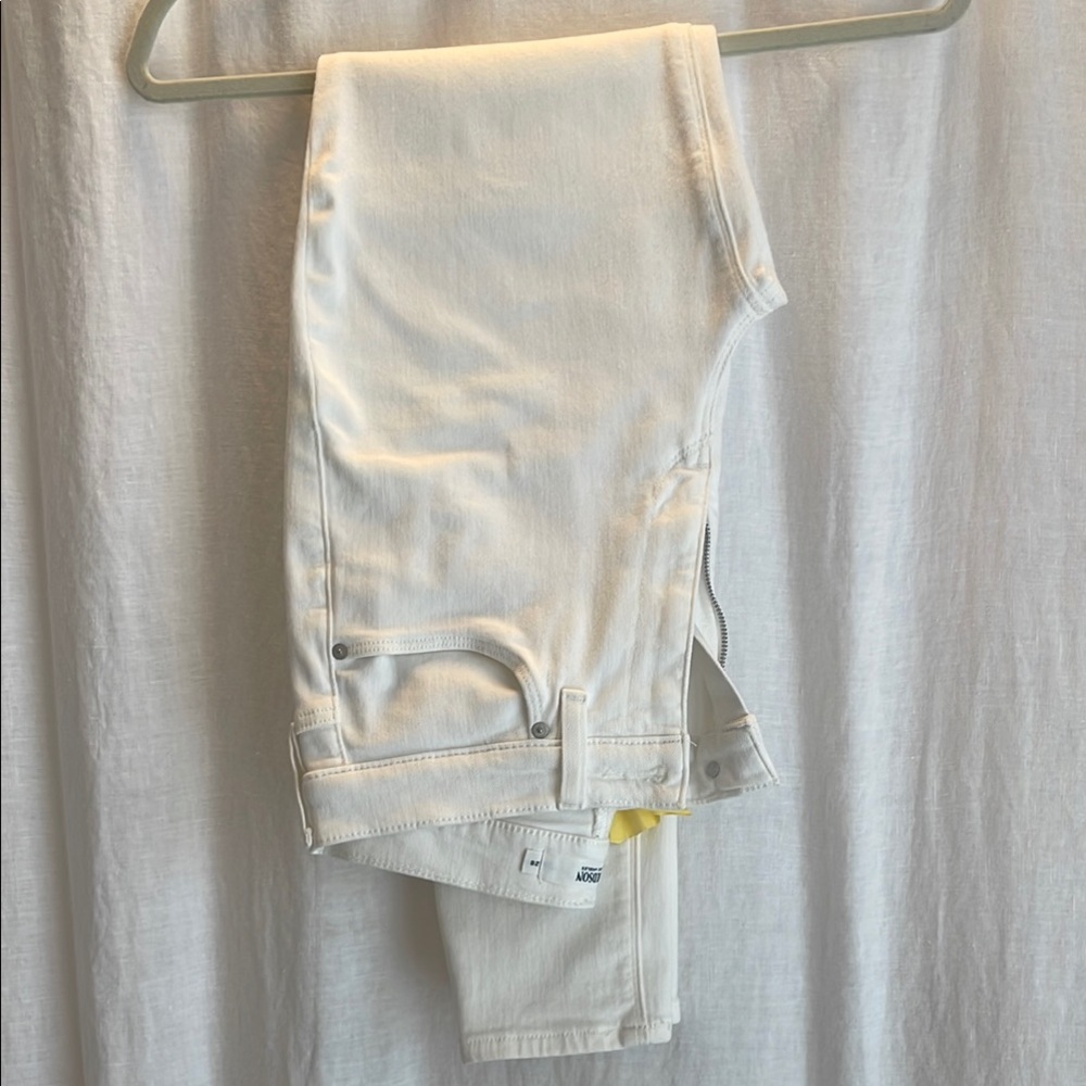 NWOT Women's White Hudson stretchy jeans size 28